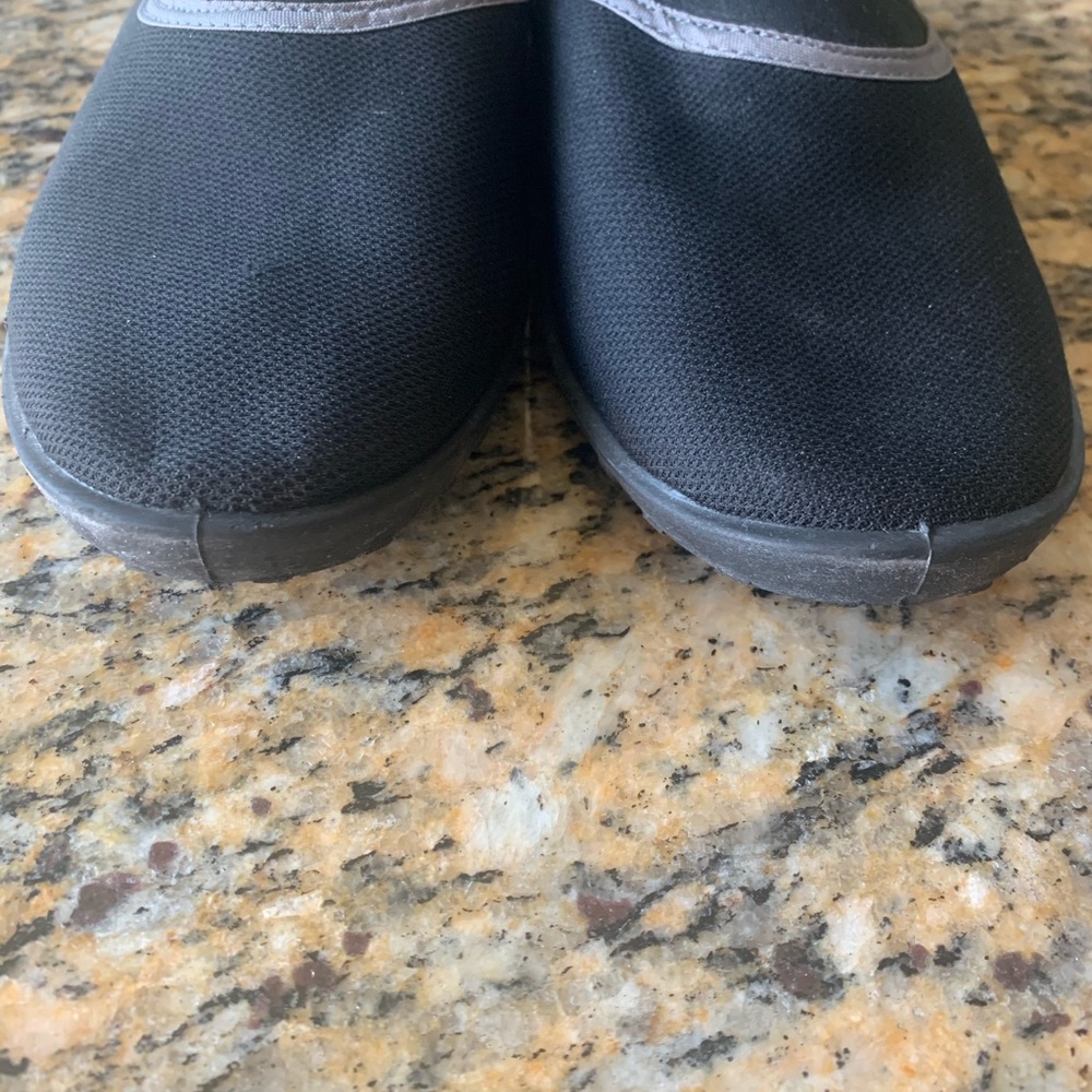 Zen water/Ocean shoes - like new - Picture 4 of 8